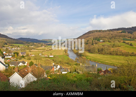 À au nord le long de la vallée de Wye River et à la périphérie de la pittoresque village de Llandogo. Banque D'Images