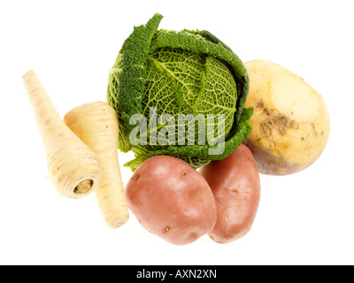 Sélection de matières premières fraîches prêtes à cuire les légumes isolé sur un fond blanc avec un chemin de détourage et aucun peuple Banque D'Images