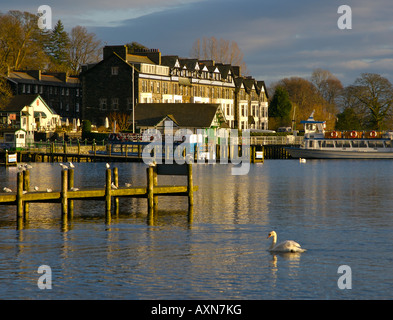 Auberge de Jeunesse Ambleside surplombant le lac Windermere à Waterhead, Parc National de Lake District, Cumbria, Angleterre, Royaume-Uni Banque D'Images