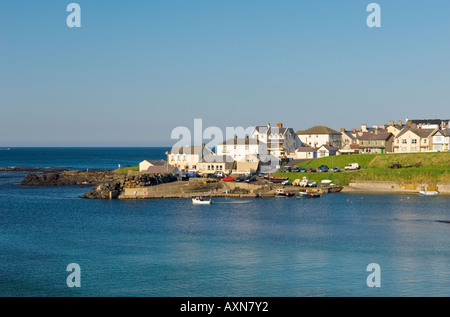 Sur le port de Portballintrae North Côte d'Antrim Road 1 mile de Bushmills et la Chaussée des Géants, le comté d'Antrim, en Irlande du Nord Banque D'Images