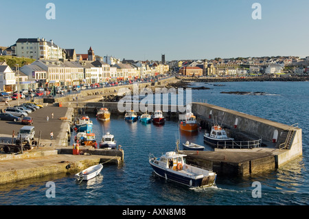 Bateau de pêche et le port de Portrush, rue main mer, comté de Derry. 3 miles de Coleraine et Portrush, l'Irlande du Nord. Banque D'Images