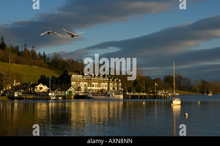 Auberge de Jeunesse Ambleside surplombant le lac Windermere à Waterhead, Parc National de Lake District, Cumbria, Angleterre, Royaume-Uni Banque D'Images