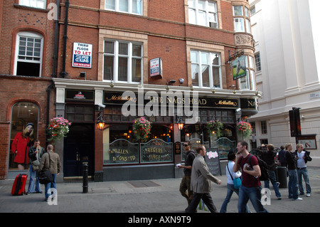 The Nags Head Pub à Covent Garden sur la rue James à Londres, Royaume-Uni Banque D'Images