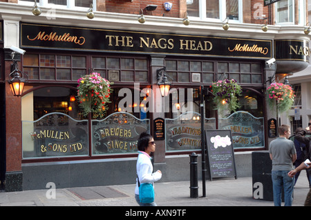 The Nags Head Pub à Covent Garden sur la rue James à Londres, Royaume-Uni Banque D'Images