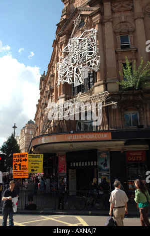 S'appuyant sur l'Hippodrome de Charing Cross Road et de Leicester Square à Londres, Royaume-Uni Banque D'Images