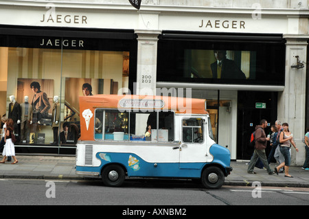 Ice-cream van sur Regent Street à Londres, Royaume-Uni Banque D'Images