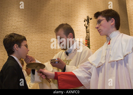 Messe à Notre Dame de Czestochowa Eglise Catholique Banque D'Images