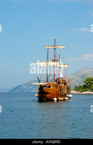 Galleon réplique Tirena sur une croisière touristique autour de l'îles Élaphites dans la mer Adriatique au large de la côte de la Croatie Banque D'Images