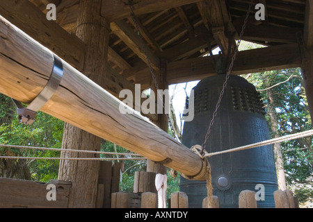 Ohgane cloche du temple un trésor national au temple bouddhiste Zen Engakuji Japon Kamakura Banque D'Images