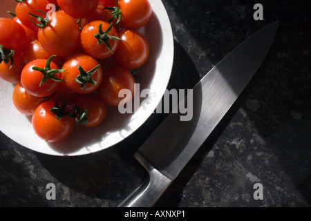 Tomates cerises fraîches dans un bol Banque D'Images