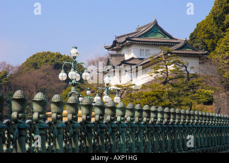 Yagura de Nijubashi Fushimi guet sur des motifs du Palais Impérial à Tokyo au Japon Banque D'Images