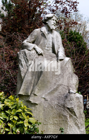 Alphonse Daudet (13 mai 1840 - 16 décembre 1897) était un écrivain français. Le Champs-Eysees Banque D'Images