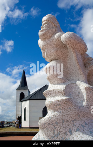 Europe Royaume-Uni Royaume-Uni Wales cymru Cardiff Bay le capitaine Scott memorial statue church Banque D'Images