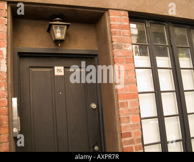 La porte à 75 1/2 Bedford Street dans le quartier de Greenwich Village de New York City, USA Banque D'Images