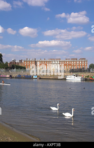 Europe Royaume-Uni Angleterre Londres surrey hampton court vu que depuis la Tamise Banque D'Images