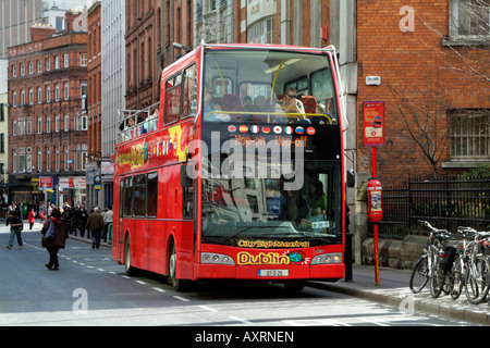 Irlande Dublin City sightseeing bus rouge touristique Banque D'Images