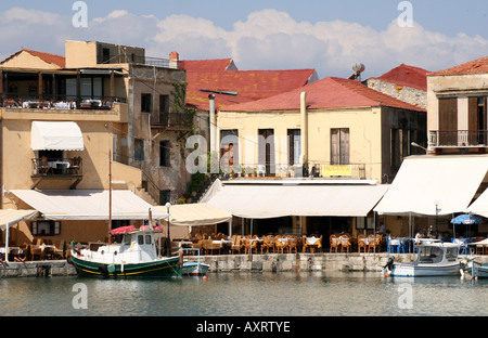 Le pittoresque port de Rethymnon SUR L'île grecque de Crète. L'EUROPE. Banque D'Images