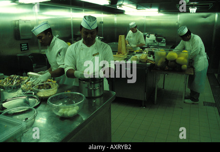 Le personnel de cuisine à bord du MSC Lirica Banque D'Images