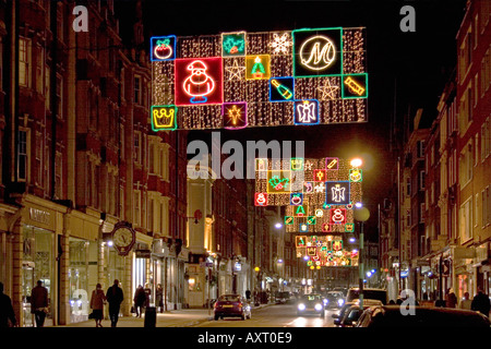 Marylebone High Street, Londres, les lumières de Noël Décembre 2004 Banque D'Images