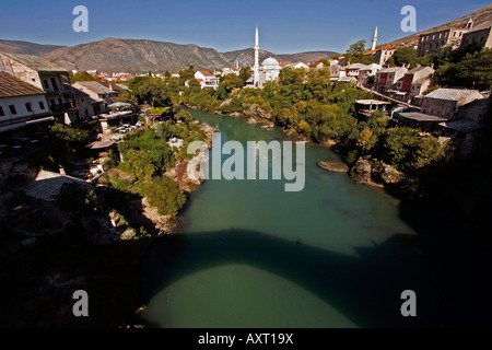 Ombre de la célèbre vieux pont de Mostar Bosnie Banque D'Images