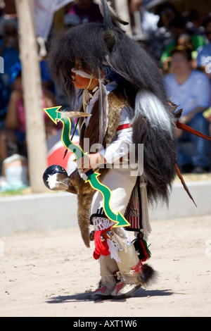 Jeune danseuse de Buffalo Pojoaque Pueblo dans le Nord du Nouveau Mexique Banque D'Images