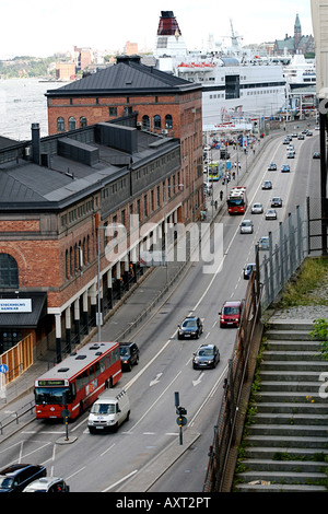 Scène de rue de bâtiments à côté de front de mer. Banque D'Images