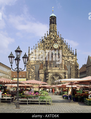 Géographie / voyages, Allemagne, Bavière, Nuremberg, églises, Frauenkirche sur le marché principal avec stands de marché, vue extérieure, église de notre dame, , Banque D'Images