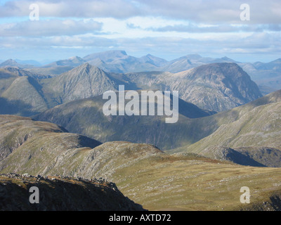 Vue sur les montagnes de Glencoe de Ben Nevis Stob sommet Ghabhar en Ecosse Banque D'Images