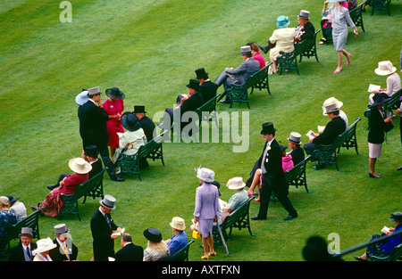 Les spectateurs à Royal Ascot, en Angleterre, Royaume Uni. Banque D'Images