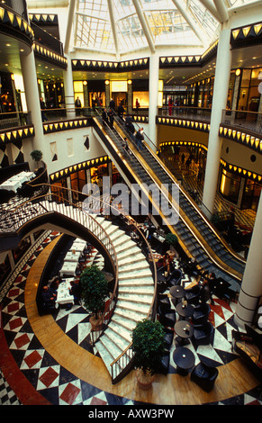 Berlin. Friedrichstrasse. Quartier 206, de l'intérieur. Shopping de luxe. Banque D'Images