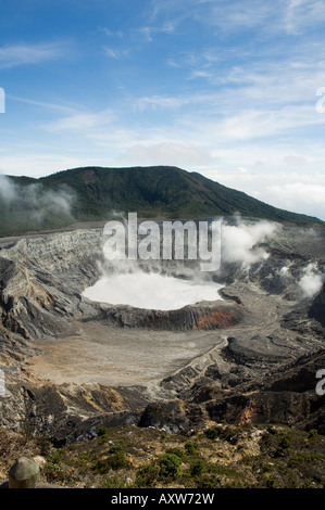 Le Volcan Poas, Parc National Poas, Costa Rica Banque D'Images