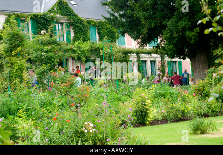 Vue de la maison de Claude Monet (à partir de la paroi Norman Jardin) à Giverny, France Banque D'Images