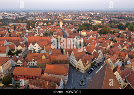 Avis de Nordlingen de Daniel, la tour de St Georgskirche (église St Georges), Nordlingen, Bavaria (Bayern), Allemagne Banque D'Images