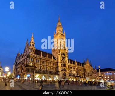 Neues Rathaus (Nouvelle Mairie), Marienplatz, Munich, la nuit (Munchen / Muenchen), Bavaria (Bayern), Allemagne Banque D'Images