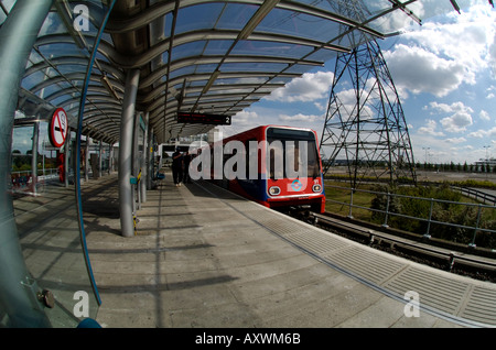 Dockland Light Railway, Prince Regent Park, Londres, Angleterre, Royaume-Uni Banque D'Images