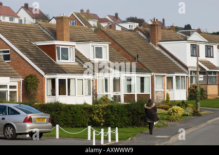 Dimanche après-midi s'aberystwyth waunfawr 1960 suburban housing estate, Wales UK Banque D'Images