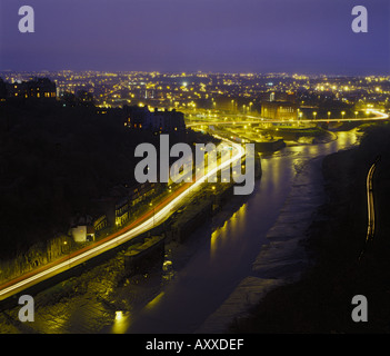 L'A4 Portway Road et la rivière Avon dans l'Avon Gorge le bassin de Cumberland dans la distance, Bristol Banque D'Images