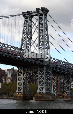 Le pont de Williamsburg tour ouest New York USA Banque D'Images