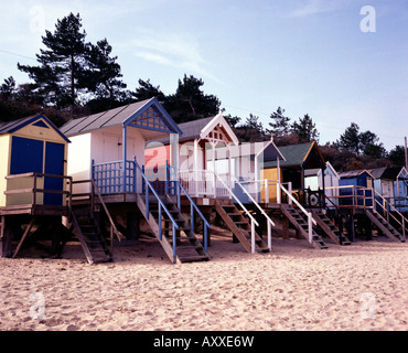 Rangée de cabines de plage le long de la promenade de la plage de Wells Next the Sea, Norfolk, UK Banque D'Images