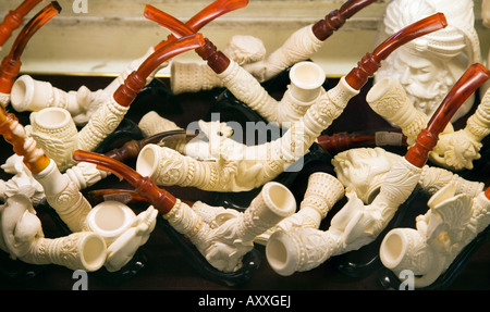 La région de Marmara, Istanbul, Turquie ; affichage de pipes en écume de mer dans le Grand Bazar Kapali Carsi Banque D'Images
