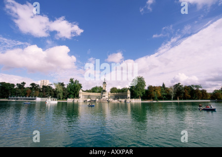 Monument au roi Alphonse XII dans le parc El Retiro, Madrid, Spain, Europe Banque D'Images