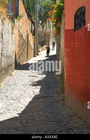 Rue étroites et pavées à San Miguel de Allende Mexique Banque D'Images