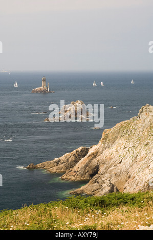 Le phare de Pointe du Raz, Finistère Sud, Bretagne, France Banque D'Images