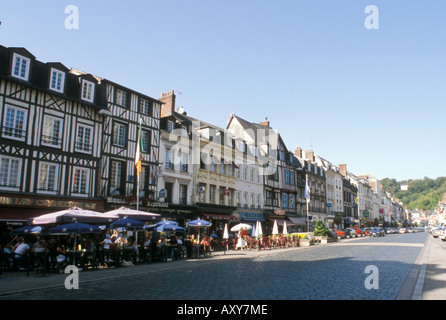 Pont-Audemer - Normandie - France Pont-Audemer centre - rue principale Banque D'Images