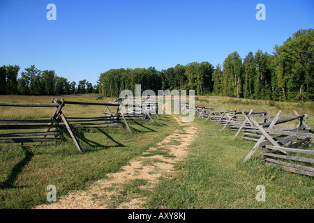 La vue le long d'une ligne de clôtures sur la défensive des gaines Mill Battlefield, Watt House, Richmond, Virginie. Banque D'Images