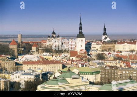 L'hiver une vue sur la vieille ville en direction de la cathédrale Alexander Nevsky, Tallinn, Estonie, Pays Baltes Banque D'Images