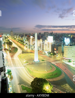 Plaza de la Republica, l'Obélisque et de l'avenue la plus large du monde, l'Avenida 9 de Julio, Buenos Aires, Argentine, Amérique du Sud Banque D'Images