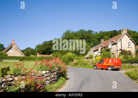 Cottage et du bureau de poste au Village van Rievaulx Yorkshire du Nord Banque D'Images