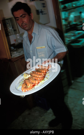 Sanlucar de Barremeda est célèbre pour son langostinos qui sont servi frais dans les restaurants de Bajo de Guia Banque D'Images