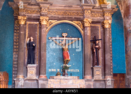 Autel avec statues religieuses dans l'église San Francisco San Miguel de Allende Mexique Banque D'Images
